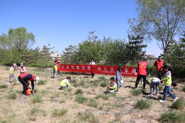 蘭州新區(qū)第三小學(xué)開展“小手拉大手·共創(chuàng)文明城”志愿服務(wù)活動